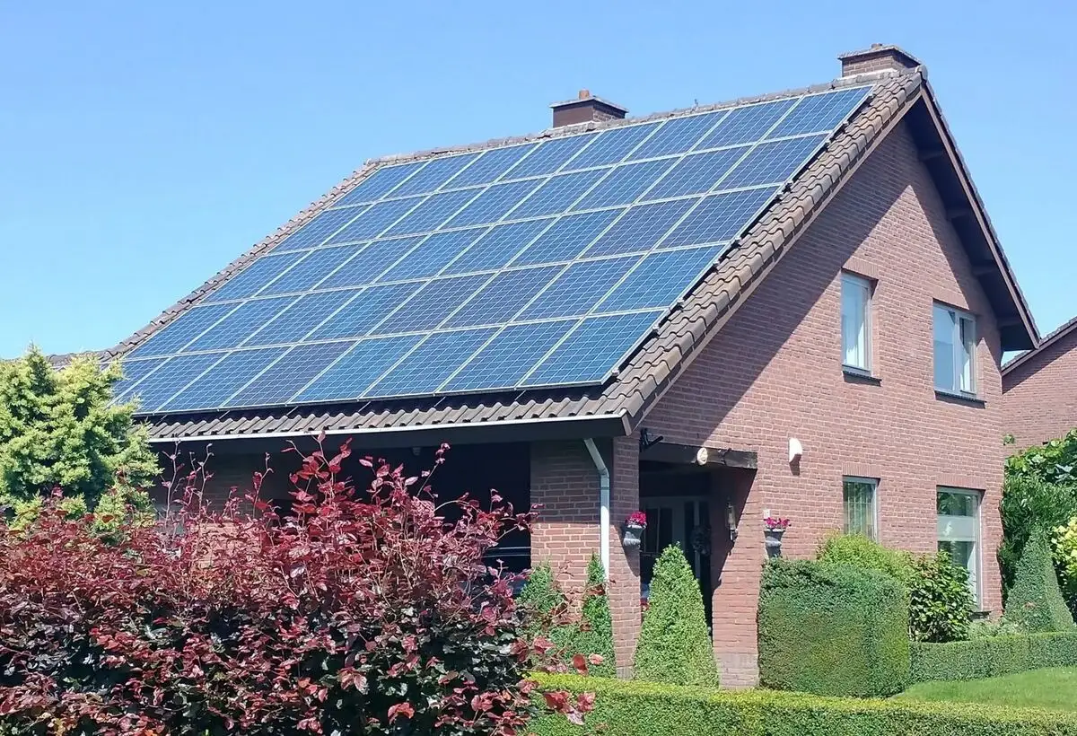 Wat als mijn zonnepanelen meer opwekken dan mijn batterij aankan?